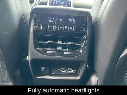 Certified 2022 Jeep Grand Cherokee Overland w/ Luxury Tech Group IV image 36