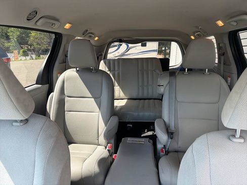 Used 2020 Toyota Sienna L FWD image 17