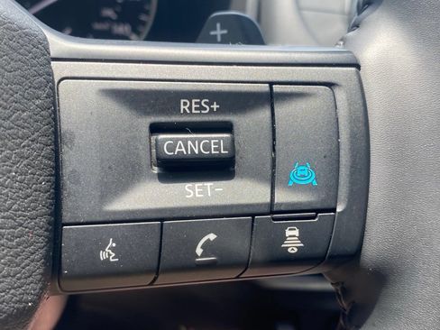 Used 2025 Nissan Rogue SV FWD image 27