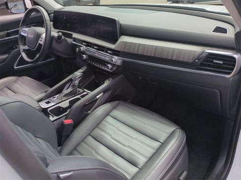 Certified 2024 Kia Telluride SX Prestige w/ Towing Package image 30
