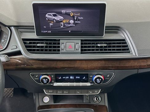 Used 2018 Audi Q5 2.0T Premium Plus w/ Premium Plus Package AWD/4WD image 24