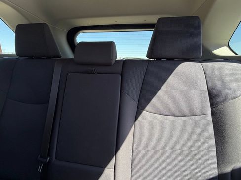 Used 2019 Toyota RAV4 LE FWD image 11