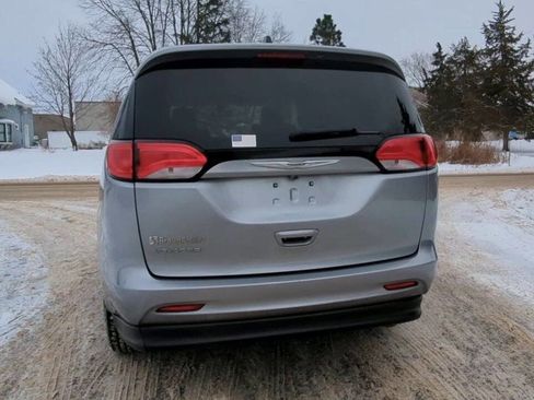 Used 2021 Chrysler Voyager Lxi image 5
