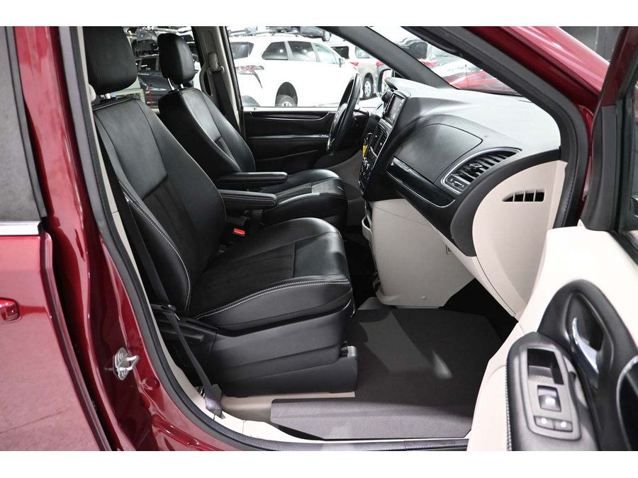 Used 2019 Dodge Grand Caravan SXT FWD image 15
