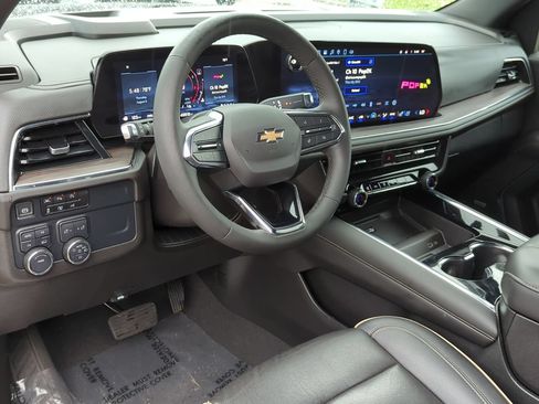 Used 2025 Chevrolet Tahoe Premier AWD/4WD image 9