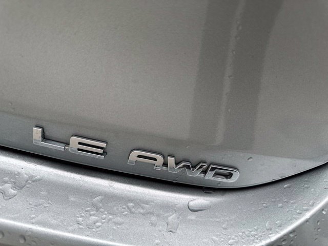 Used 2021 Toyota Highlander LE AWD/4WD image 7