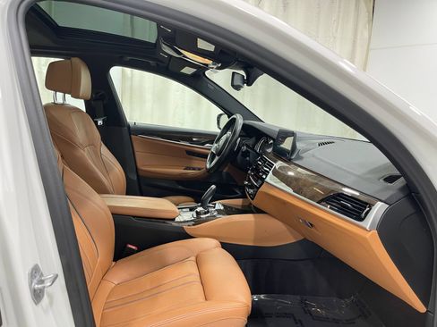 Used 2018 BMW M550i xDrive AWD/4WD image 32