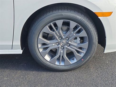 New 2026 Honda Odyssey Touring image 8