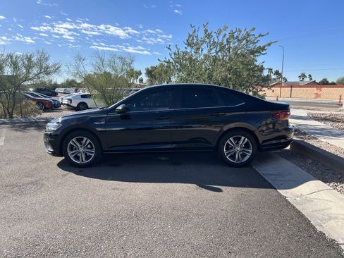 Used 2019 Volkswagen Jetta R-Line image 6