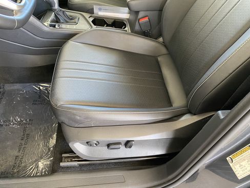 Certified 2023 Volkswagen Tiguan SE FWD image 35