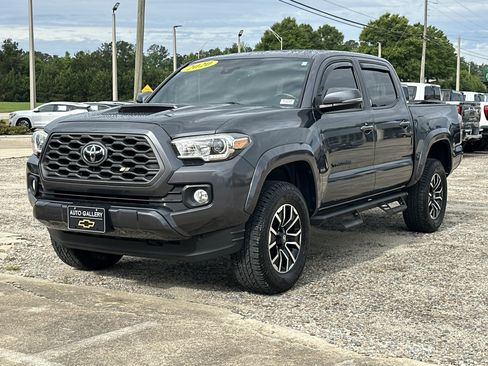 Used 2020 Toyota Tacoma TRD Sport RWD image 2