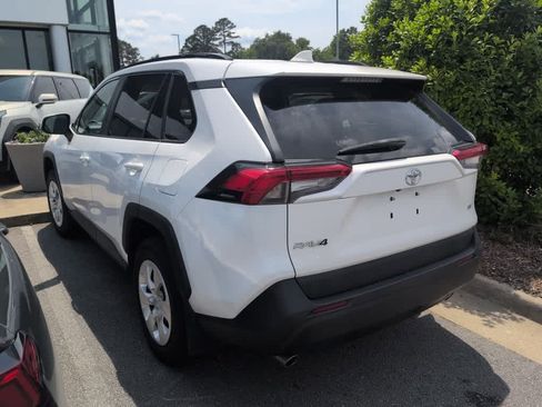 Used 2021 Toyota RAV4 LE FWD image 6