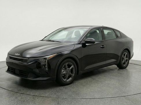 Used 2025 Kia K4 LXS image 3