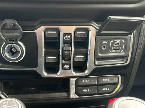 Used 2023 Jeep Wrangler Unlimited Sahara w/ Cold Weather Group AWD/4WD image 30
