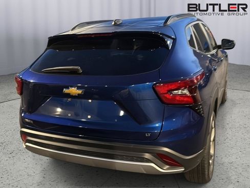 Used 2024 Chevrolet Trax LT FWD image 9