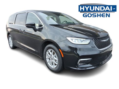 Used 2023 Chrysler Pacifica Touring FWD image 3
