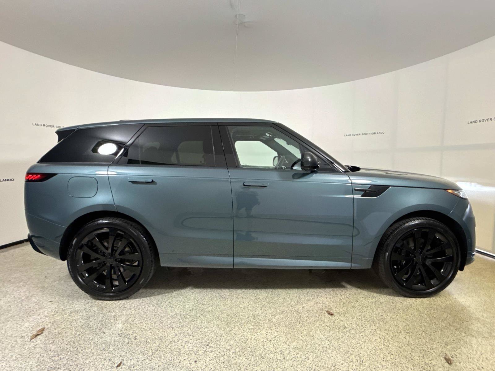 New 2026 Land Rover Range Rover Sport Dynamic SE AWD/4WD image 6