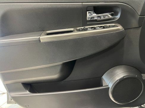 Used 2012 Jeep Liberty Limited Jet w/ Comfort/Convenience Group image 12