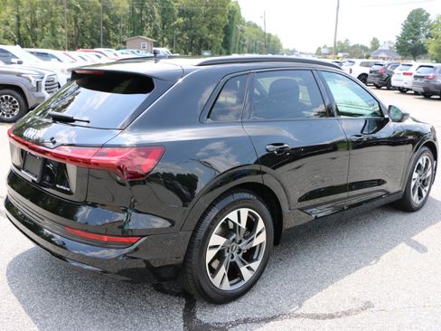 Used 2022 Audi e-tron Premium w/ Convenience Plus Package AWD/4WD image 8