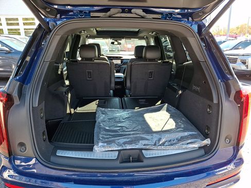 Used 2025 Cadillac XT6 Premium Luxury image 32