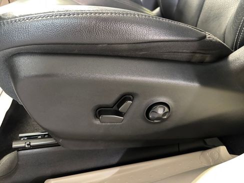 Used 2022 Chrysler Pacifica Touring-L FWD image 13
