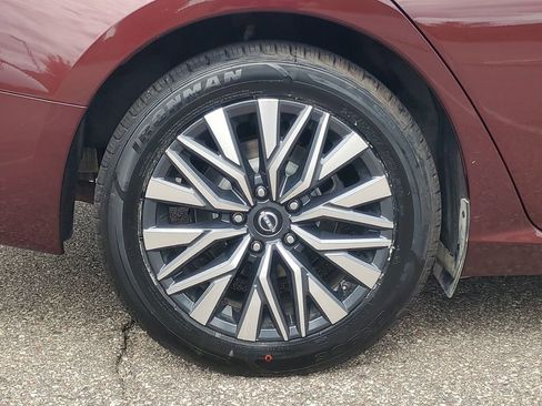 Used 2024 Nissan Altima 2.5 SV image 5