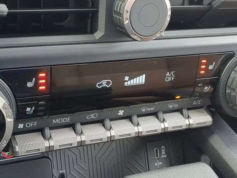 Certified 2025 Toyota 4Runner Limited AWD/4WD image 14