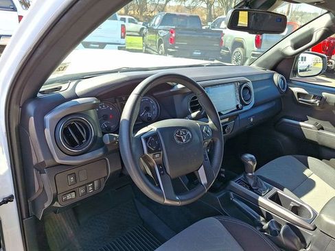 Used 2023 Toyota Tacoma TRD Sport w/ Technology Package image 10