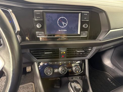 Used 2022 Volkswagen Jetta SE FWD image 14