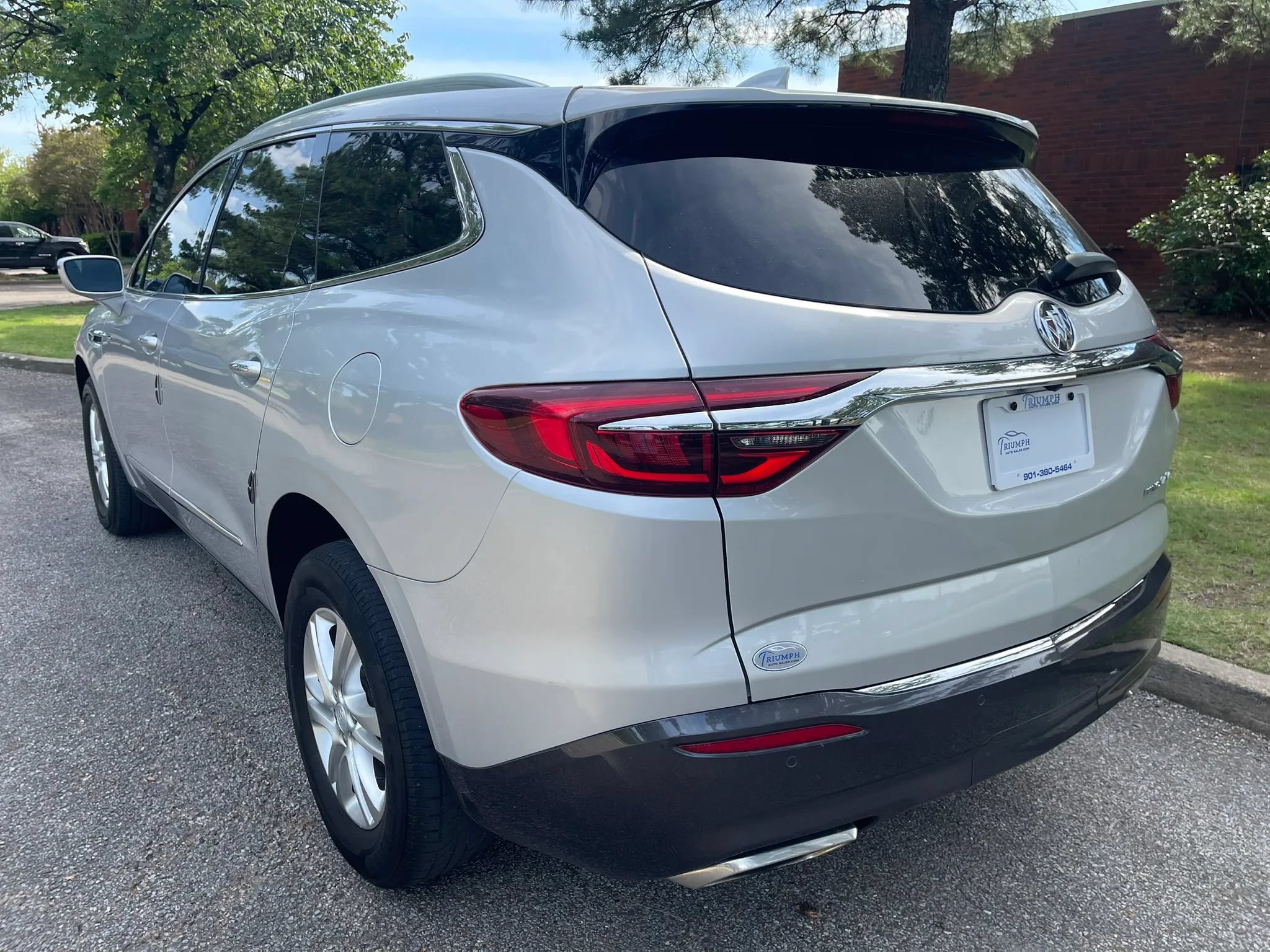 Used 2019 Buick Enclave Essence FWD image 3