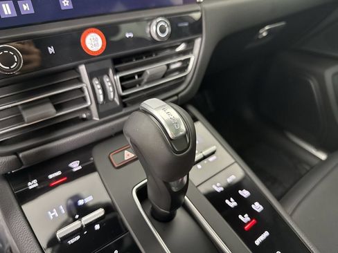 Certified 2025 Porsche Macan S AWD/4WD image 32