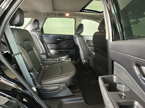 Used 2023 Nissan Pathfinder SL w/ SL Premium Package AWD/4WD image 29