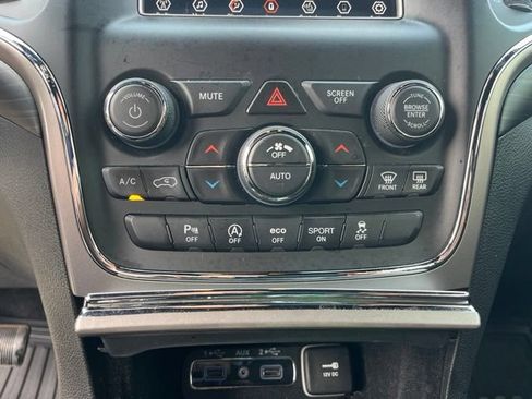 Used 2021 Jeep Grand Cherokee Laredo w/ Security & Convenience Group AWD/4WD image 24