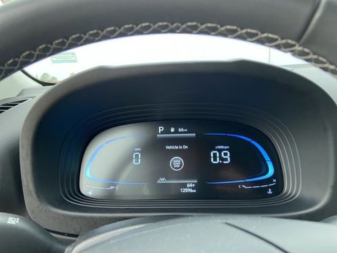 Used 2025 Hyundai Venue SEL image 21