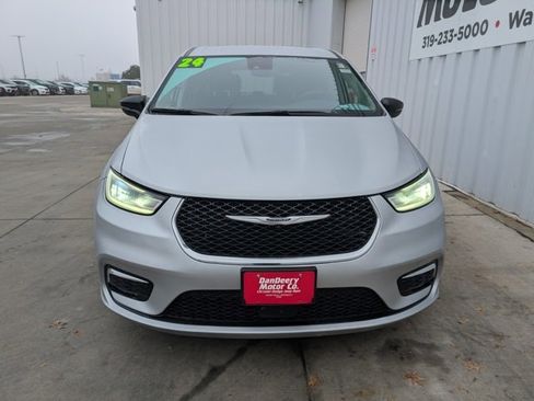 Used 2024 Chrysler Pacifica Touring-L image 31