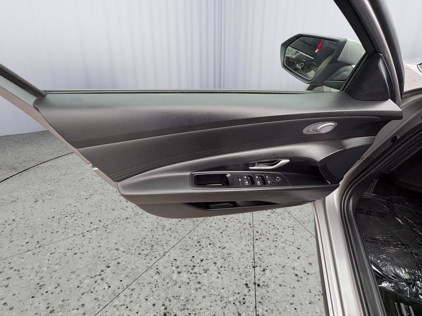 Used 2024 Hyundai Elantra SEL FWD image 21
