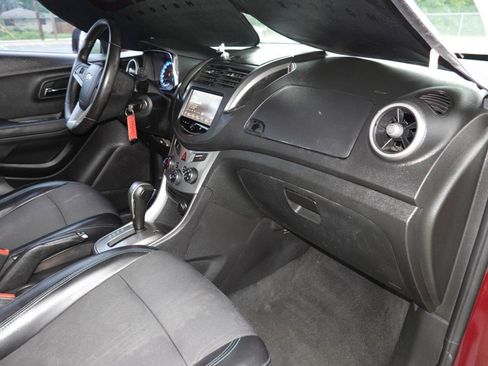 Used 2016 Chevrolet Trax LT w/ LT Convenience Package FWD image 21