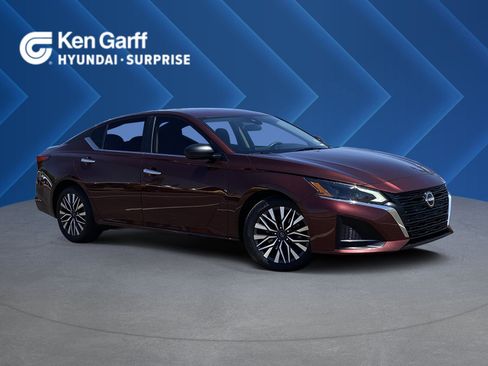 Used 2024 Nissan Altima 2.5 SV FWD image 1