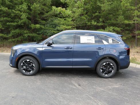 New 2025 Kia Sorento S FWD image 2