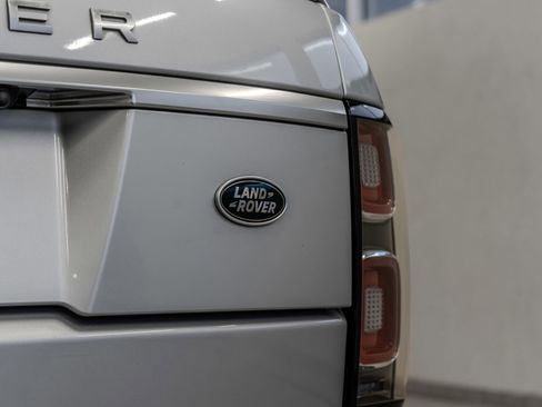 Used 2019 Land Rover Range Rover HSE image 24