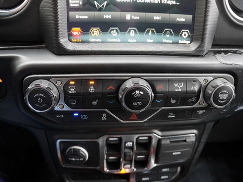 Used 2022 Jeep Wrangler Unlimited Sahara w/ Cold Weather Group image 29