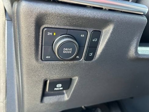 Used 2025 Ford Expedition Max Platinum w/ Driver's Package AWD/4WD image 30