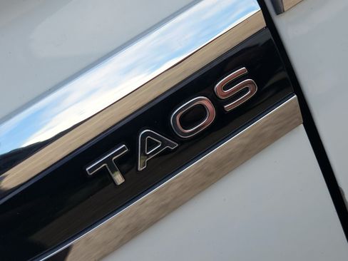 Used 2023 Volkswagen Taos SE FWD image 8