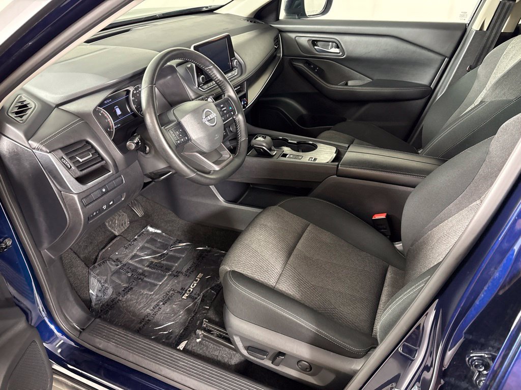 Used 2025 Nissan Rogue SV FWD image 32