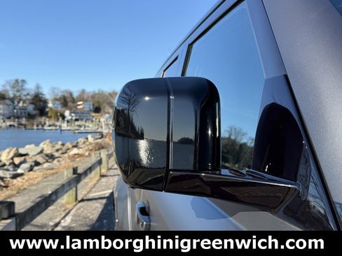 Used 2025 Land Rover Defender 110 image 9
