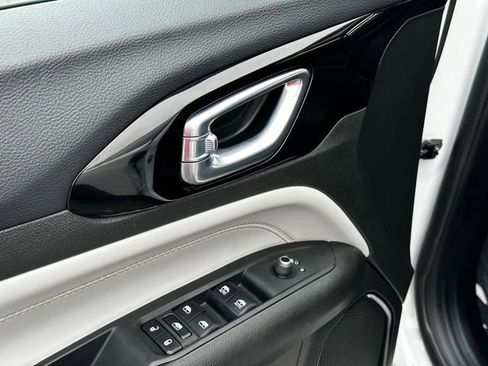 Used 2024 Jeep Compass Limited image 13