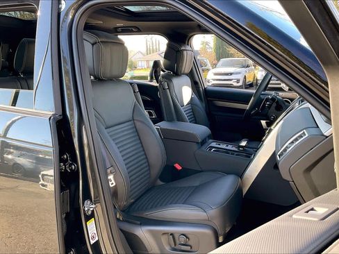 New 2026 Land Rover Discovery Limited Edition image 32