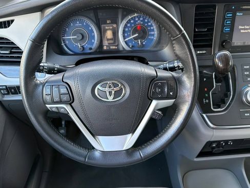 Used 2016 Toyota Sienna XLE w/ XLE Navigation Package FWD image 16