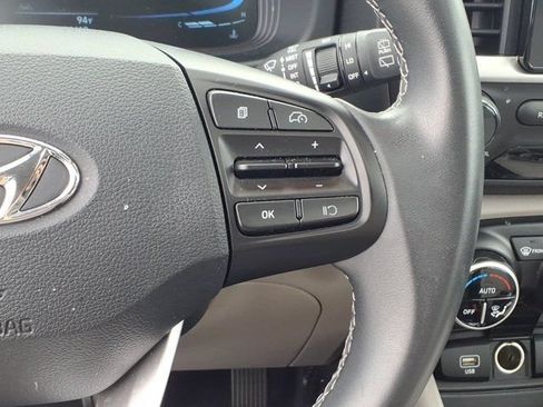 Used 2025 Hyundai Venue SEL FWD image 20