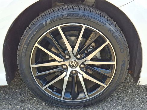 Used 2023 Toyota Camry SE image 9